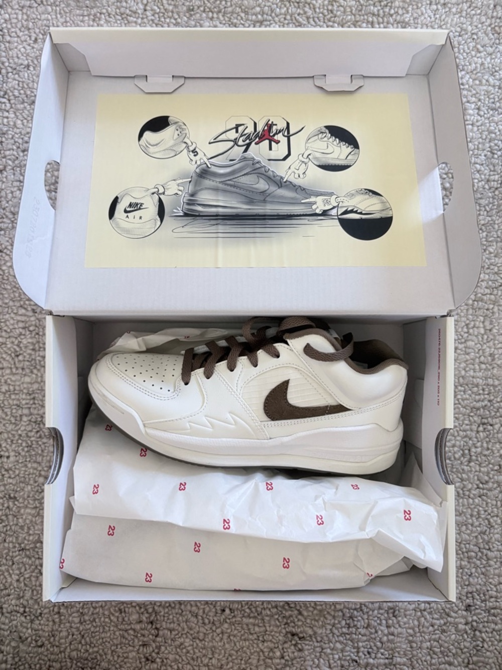 Nike Women’s White and Light Brown Low-Top Athletic Sneakers W7.5/M 6